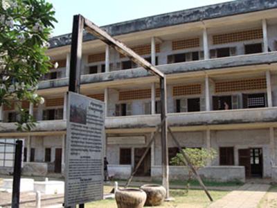 http://www.tourismcambodia.com/img/travelguides/toul-sleng_genocidal_museum.jpg